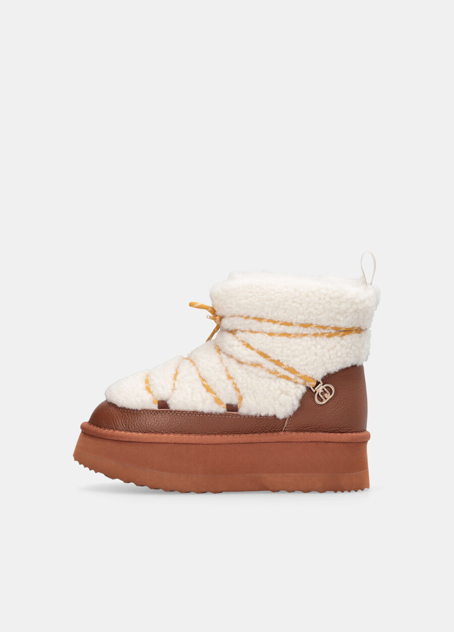 warm lace-up ankle boots