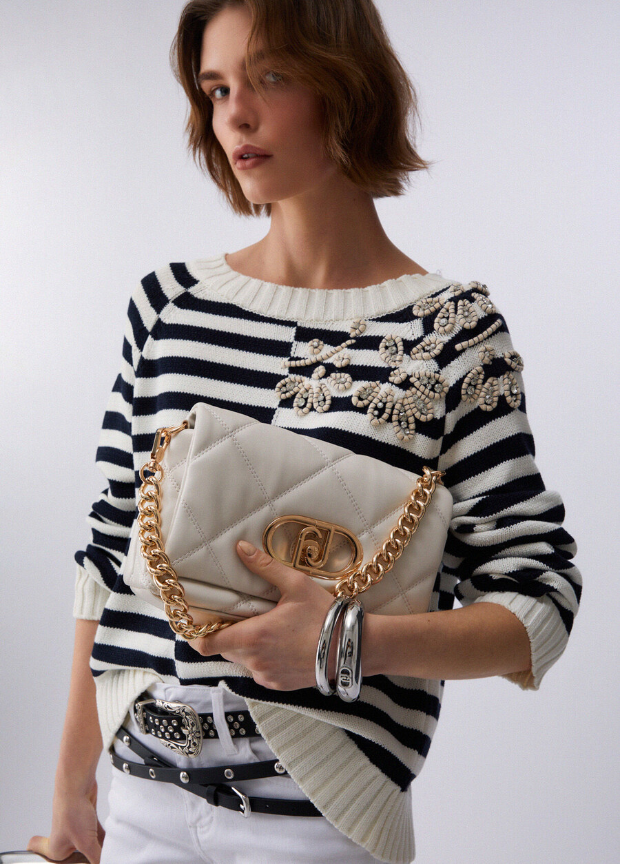 medium quilted lapuffy bag