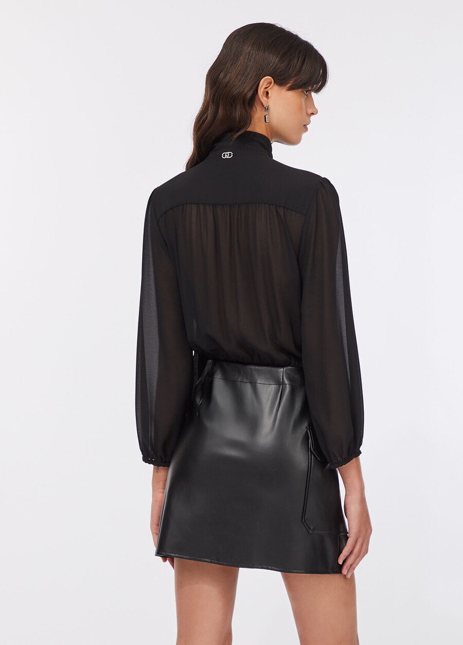 short dress with bow detail