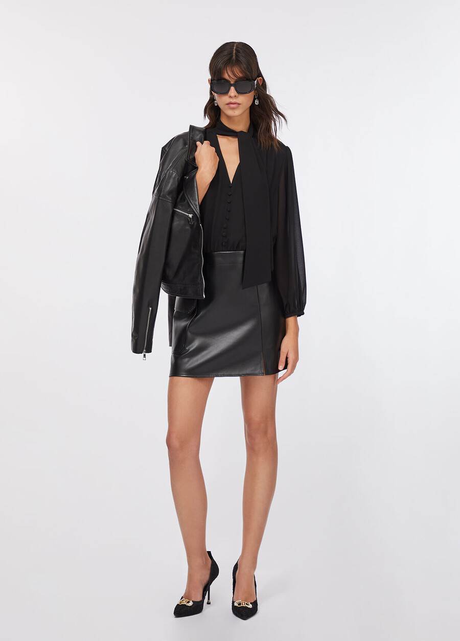 short dress with bow detail