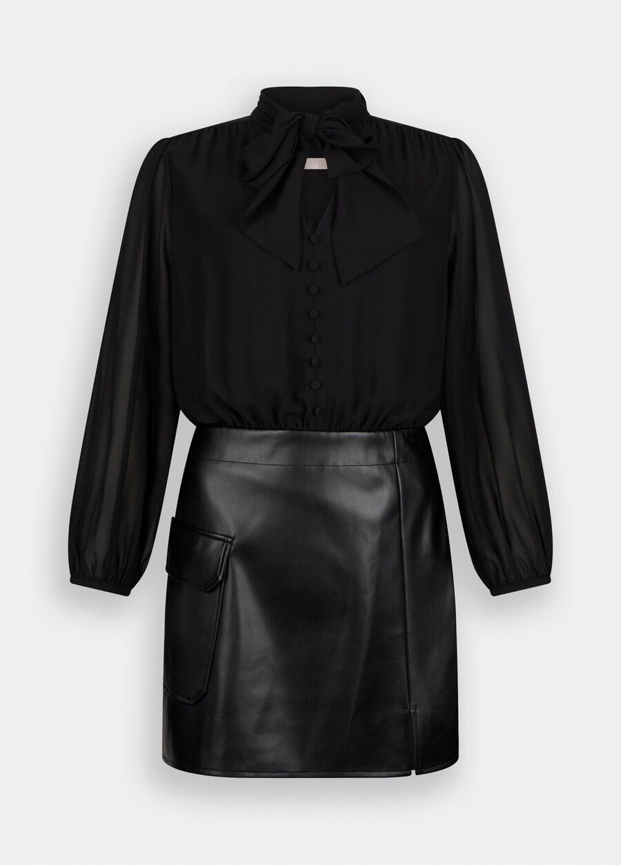 short dress with bow detail