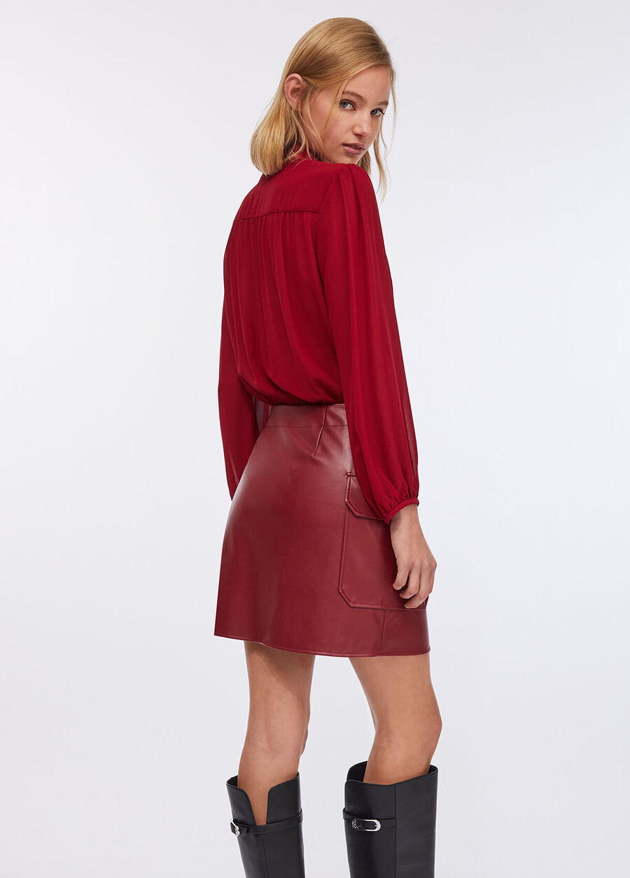 short dress with bow detail