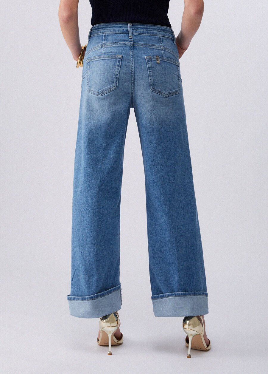 flared jeans with turn-ups