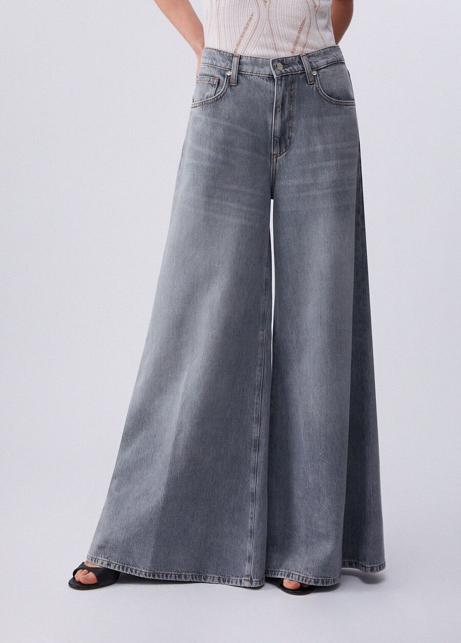 high-waisted super-flared jeans