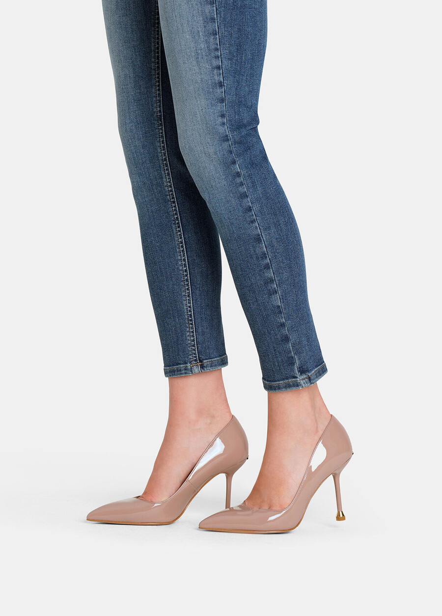 patent leather court shoes