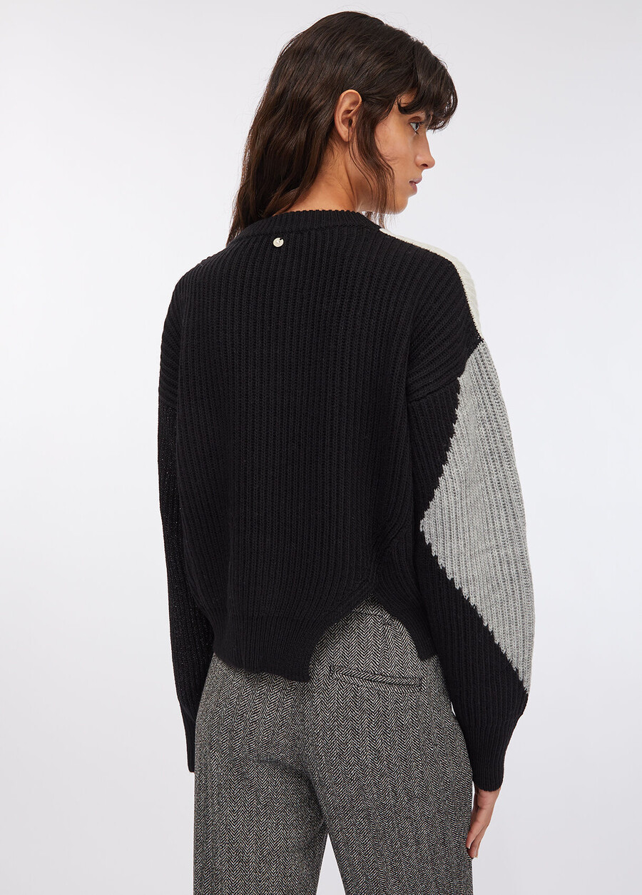 wool sweater with inlays