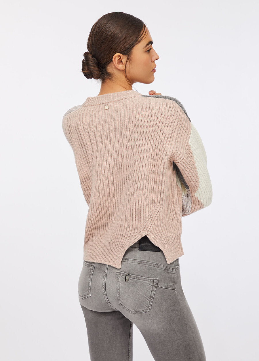 wool sweater with inlays
