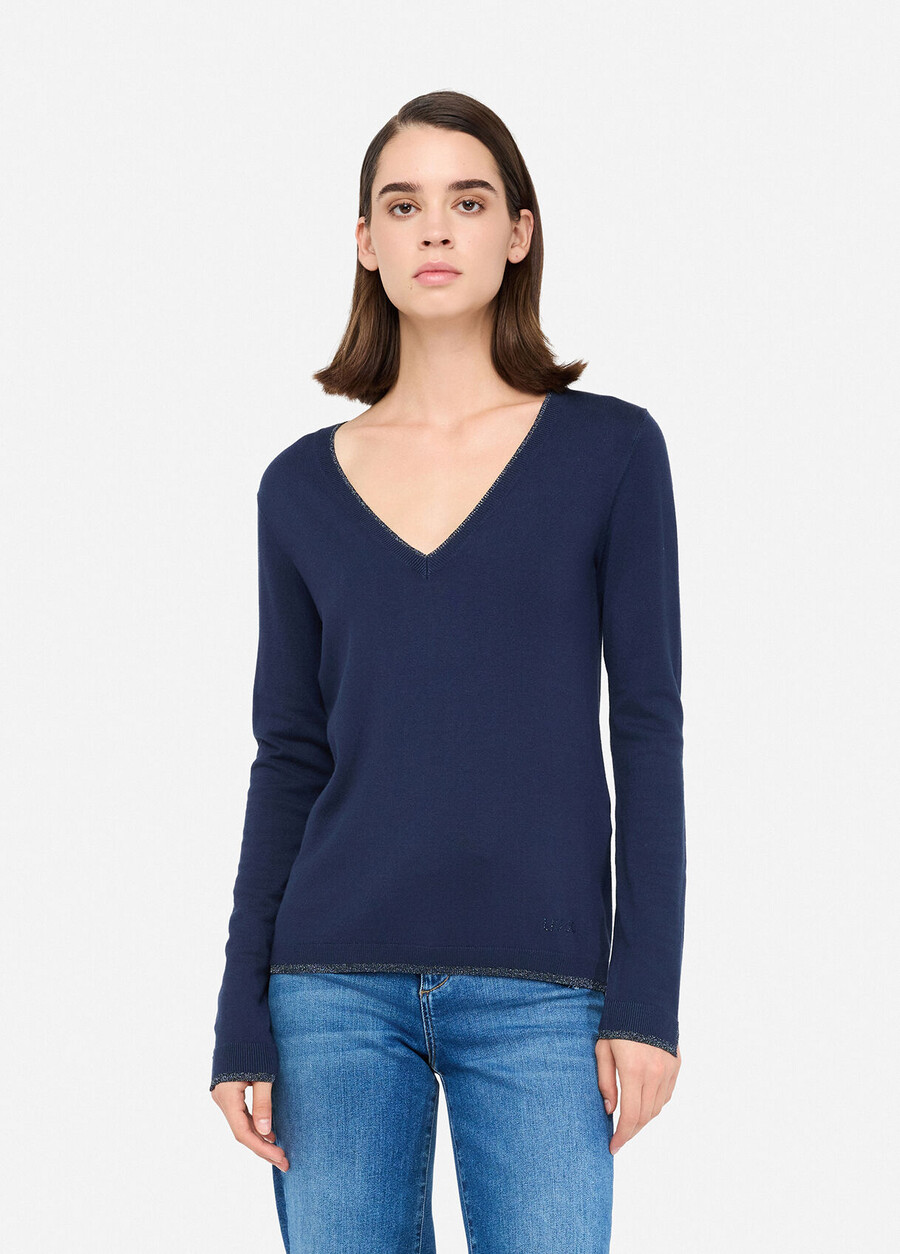 v-neck jumper