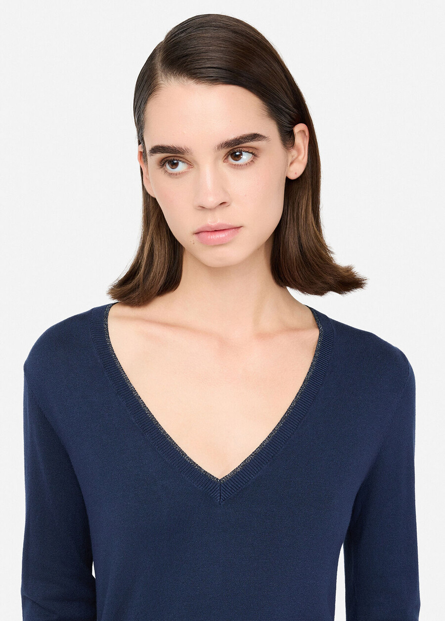 v-neck jumper