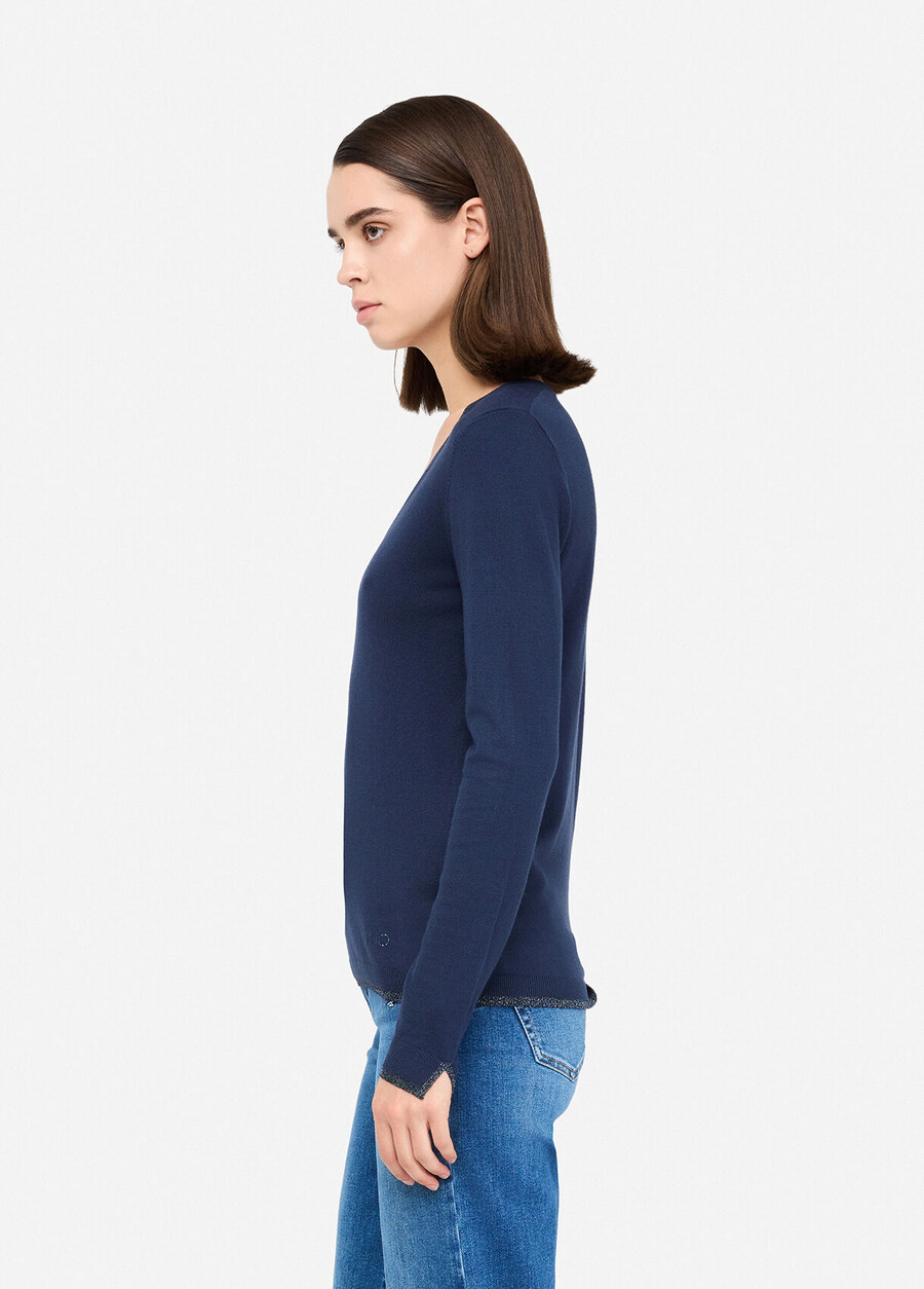 v-neck jumper