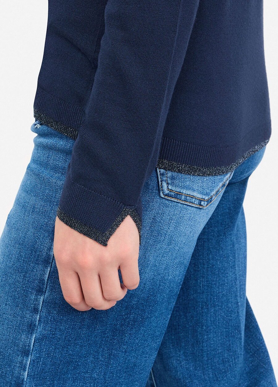 v-neck jumper