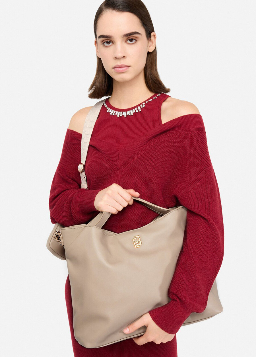 medium tote bag with charm