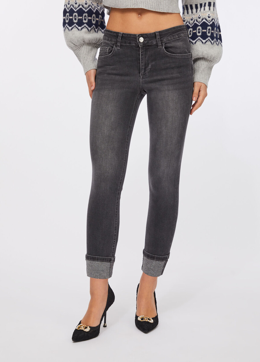 skinny jeans with turn-ups