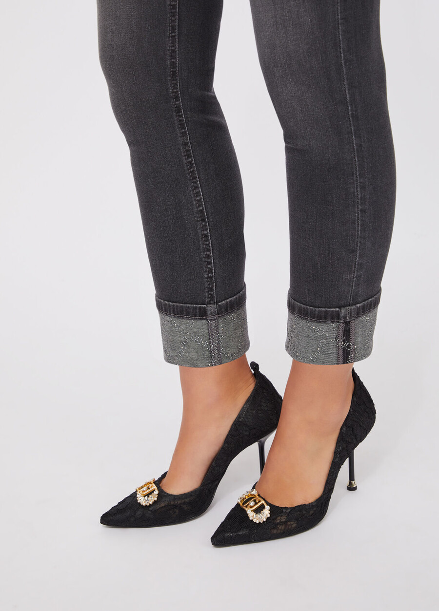 skinny jeans with turn-ups