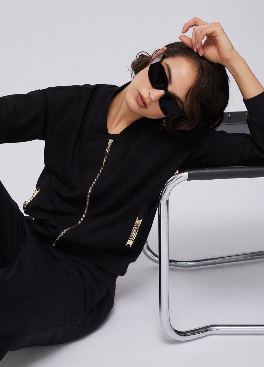 sweatshirt with zip and chain details