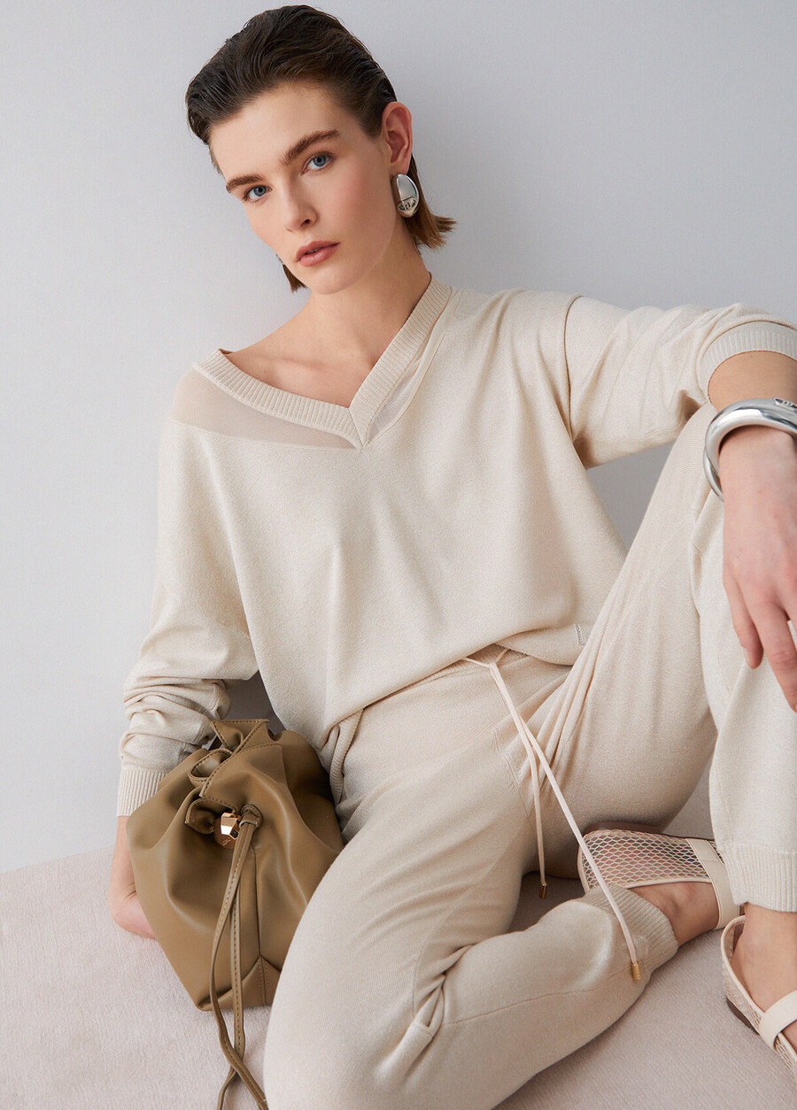 v-neck jumper