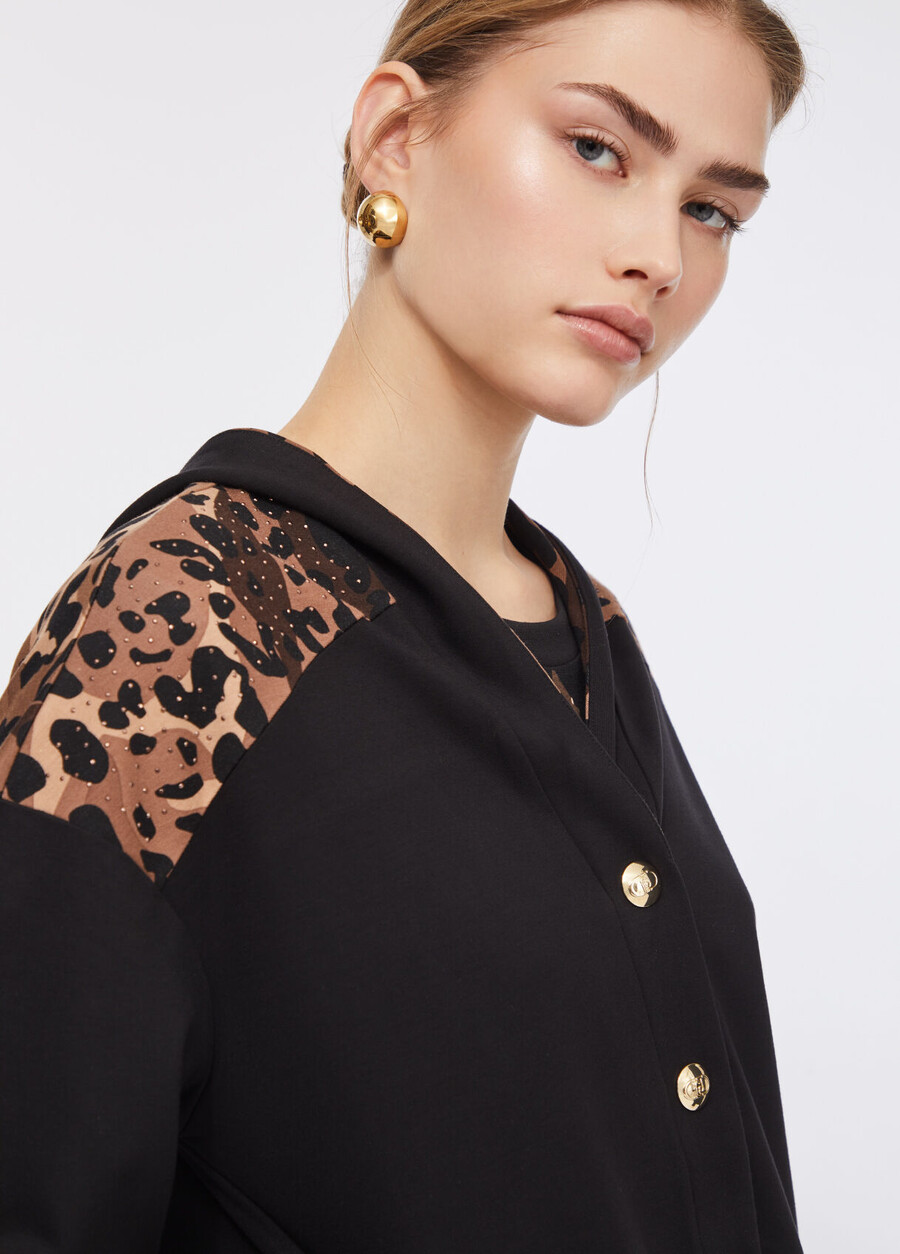 sweatshirt with buttons