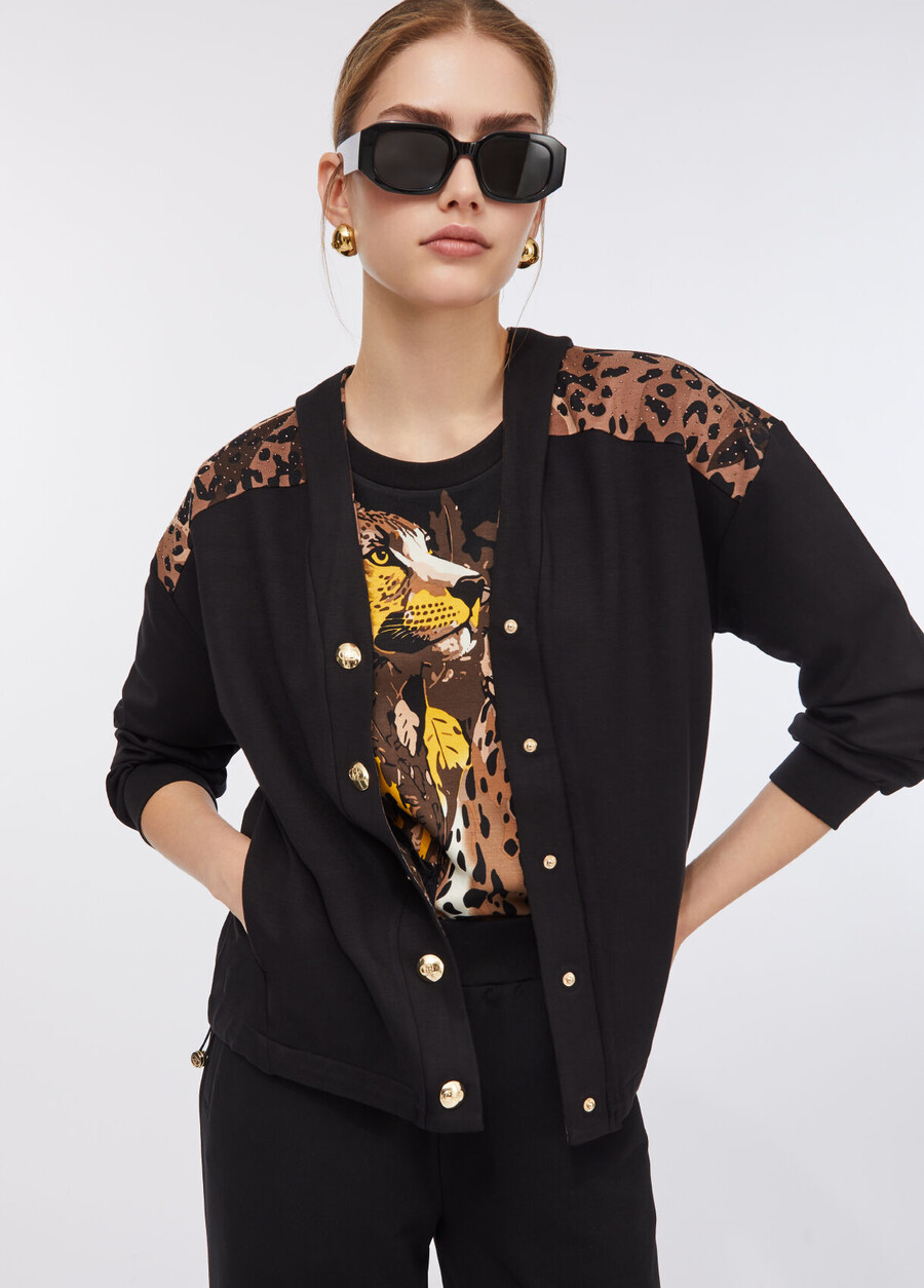 sweatshirt with buttons