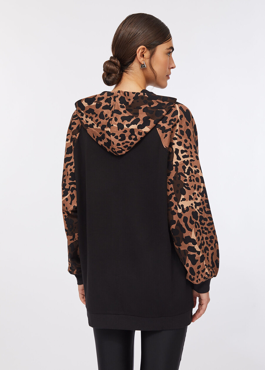 sweatshirt with animal print