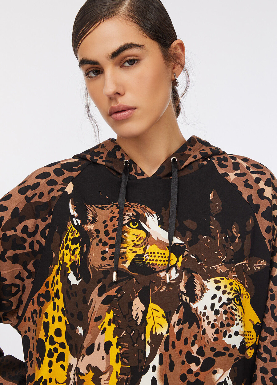 sweatshirt with animal print
