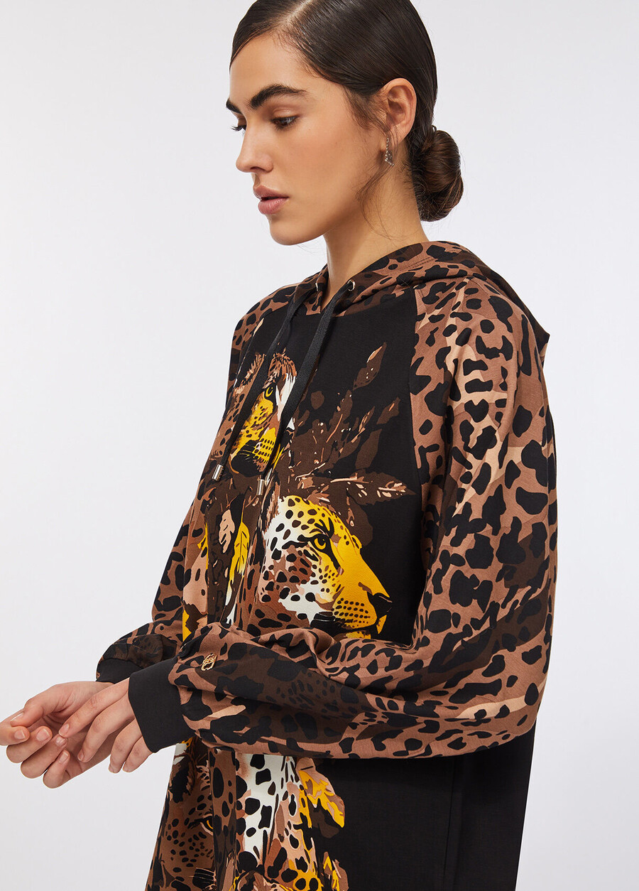 sweatshirt with animal print