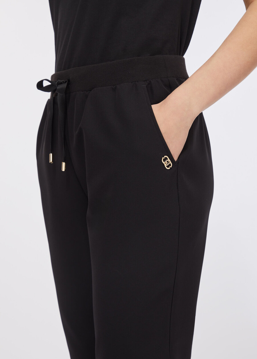 joggers with drawstring