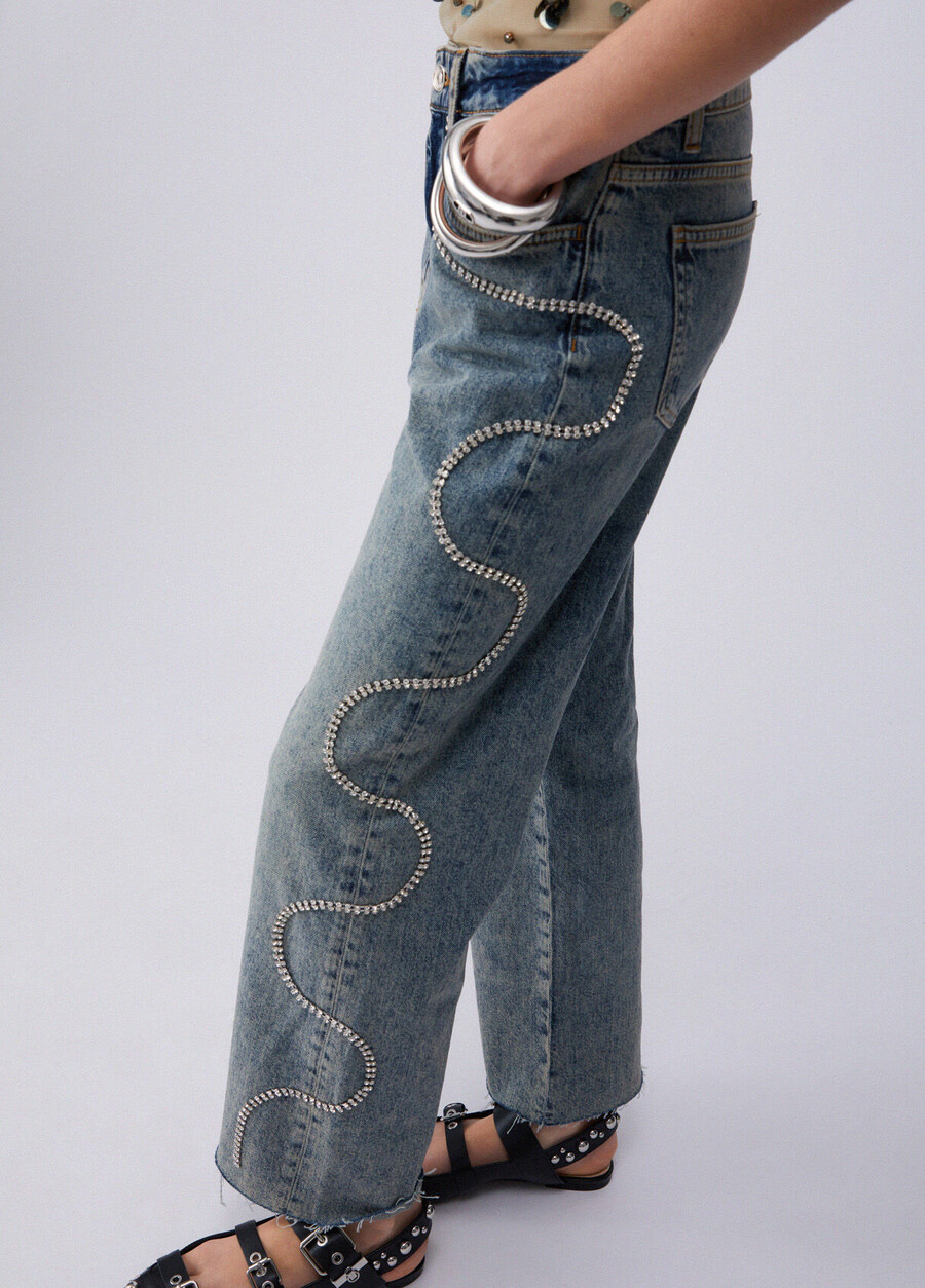 cropped jeans with bejewelled embellishment