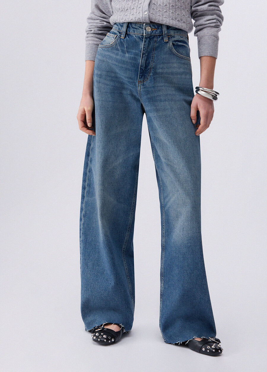 straight-leg jeans with rhinestones