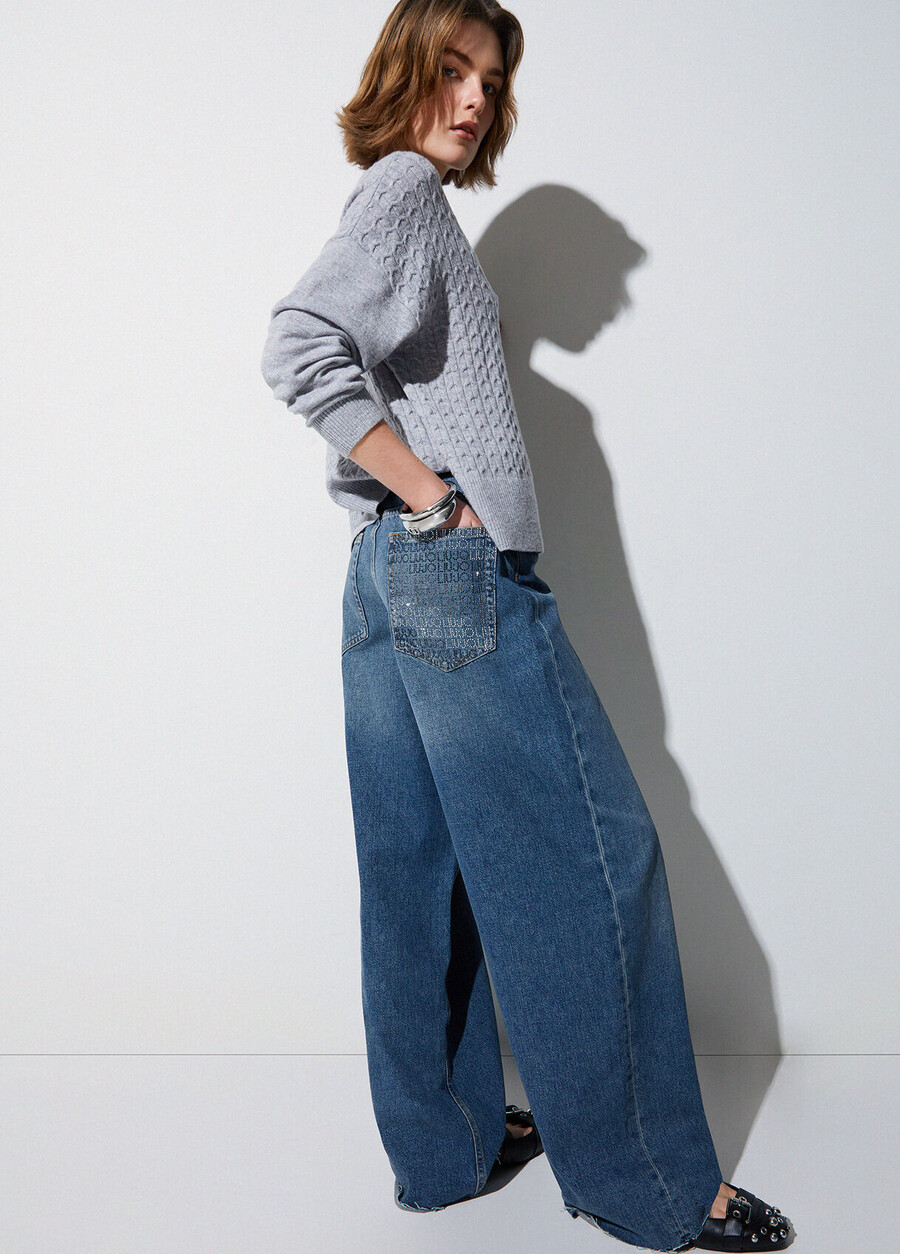 straight-leg jeans with rhinestones