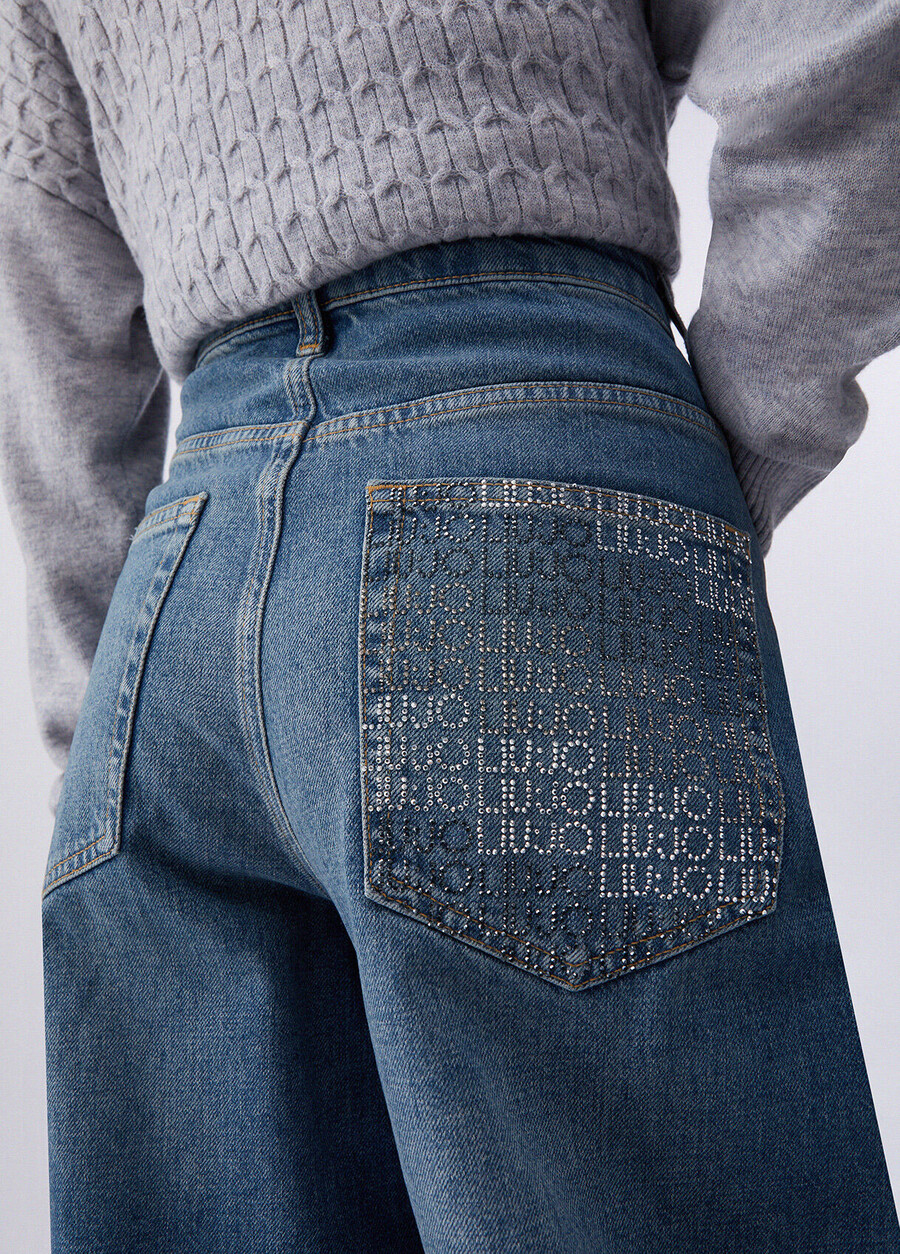 straight-leg jeans with rhinestones