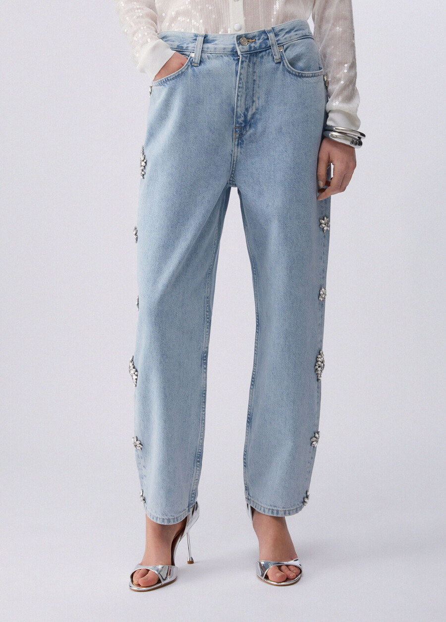 straight-fit jeans with bejewelled embellishment