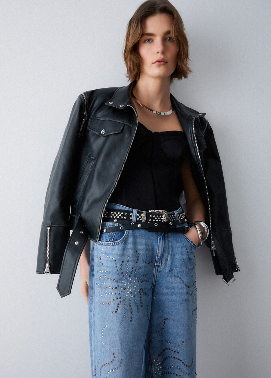 straight-leg jeans with rhinestones