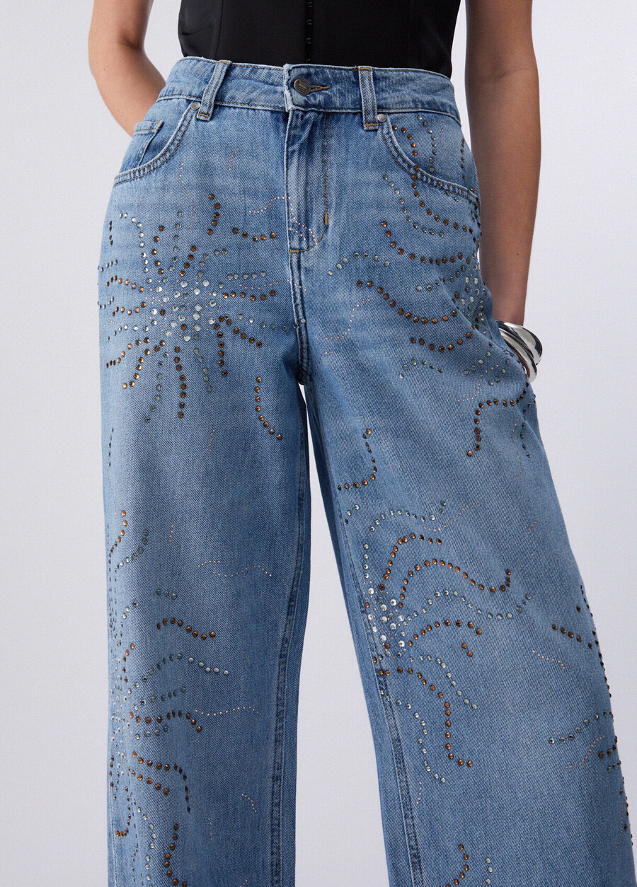 straight-leg jeans with rhinestones