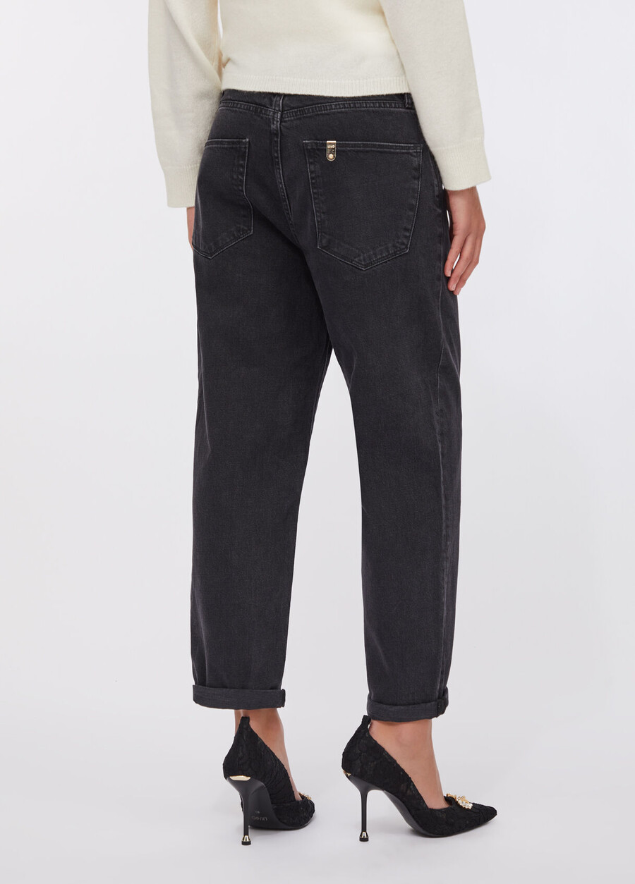 boyfriend jeans with quilted pocket