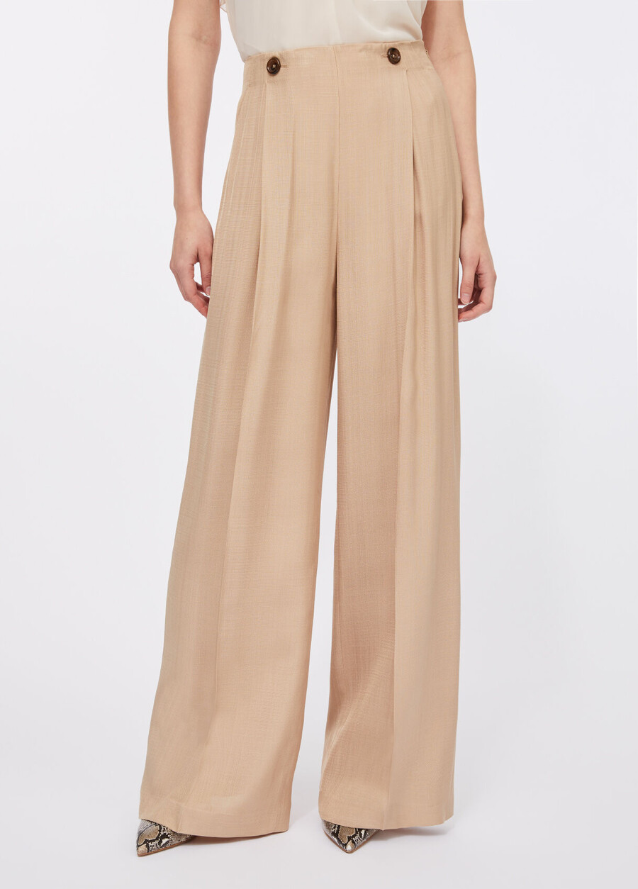 wide leg trousers