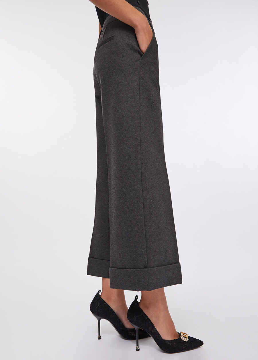 cropped trousers with pleat