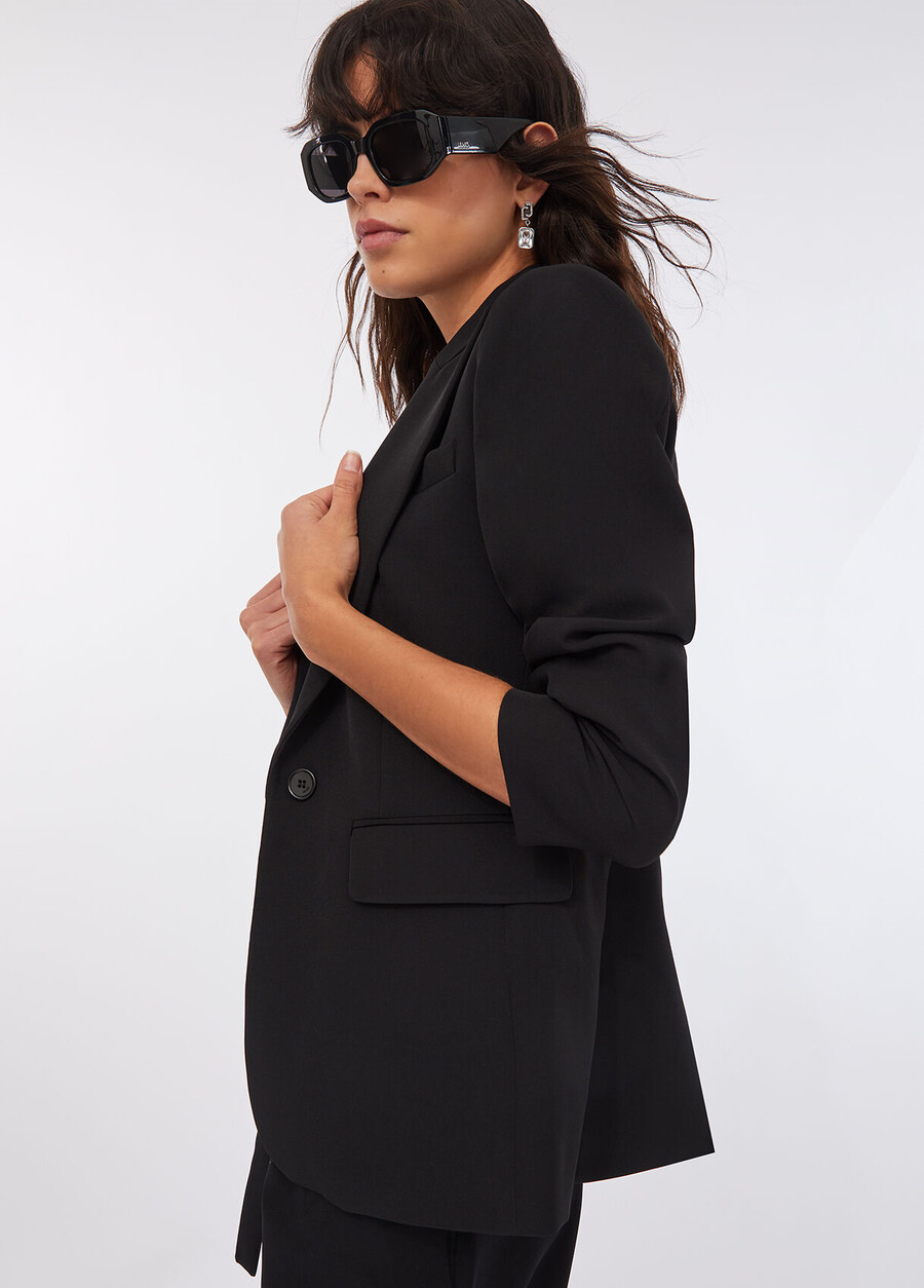 slim-fit blazer