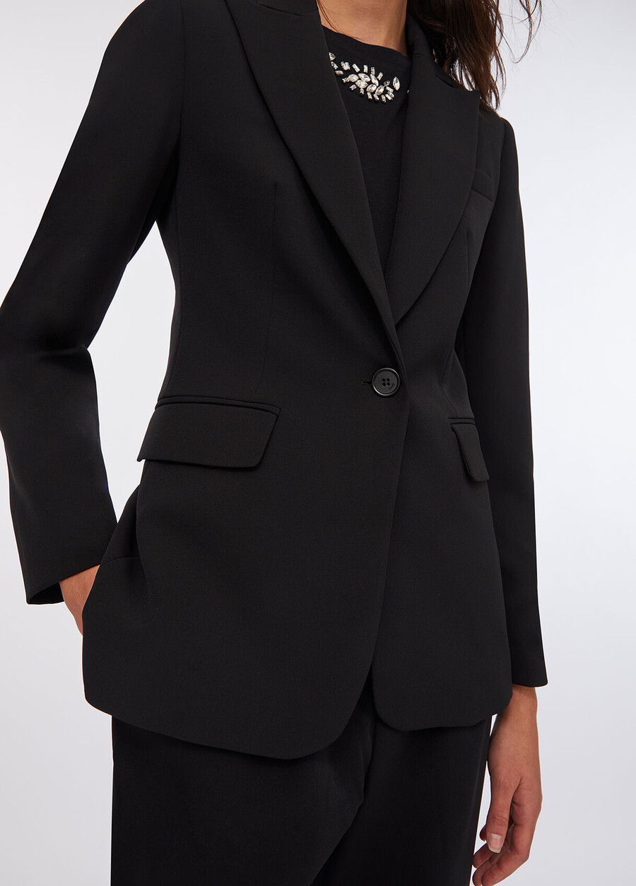 slim-fit blazer