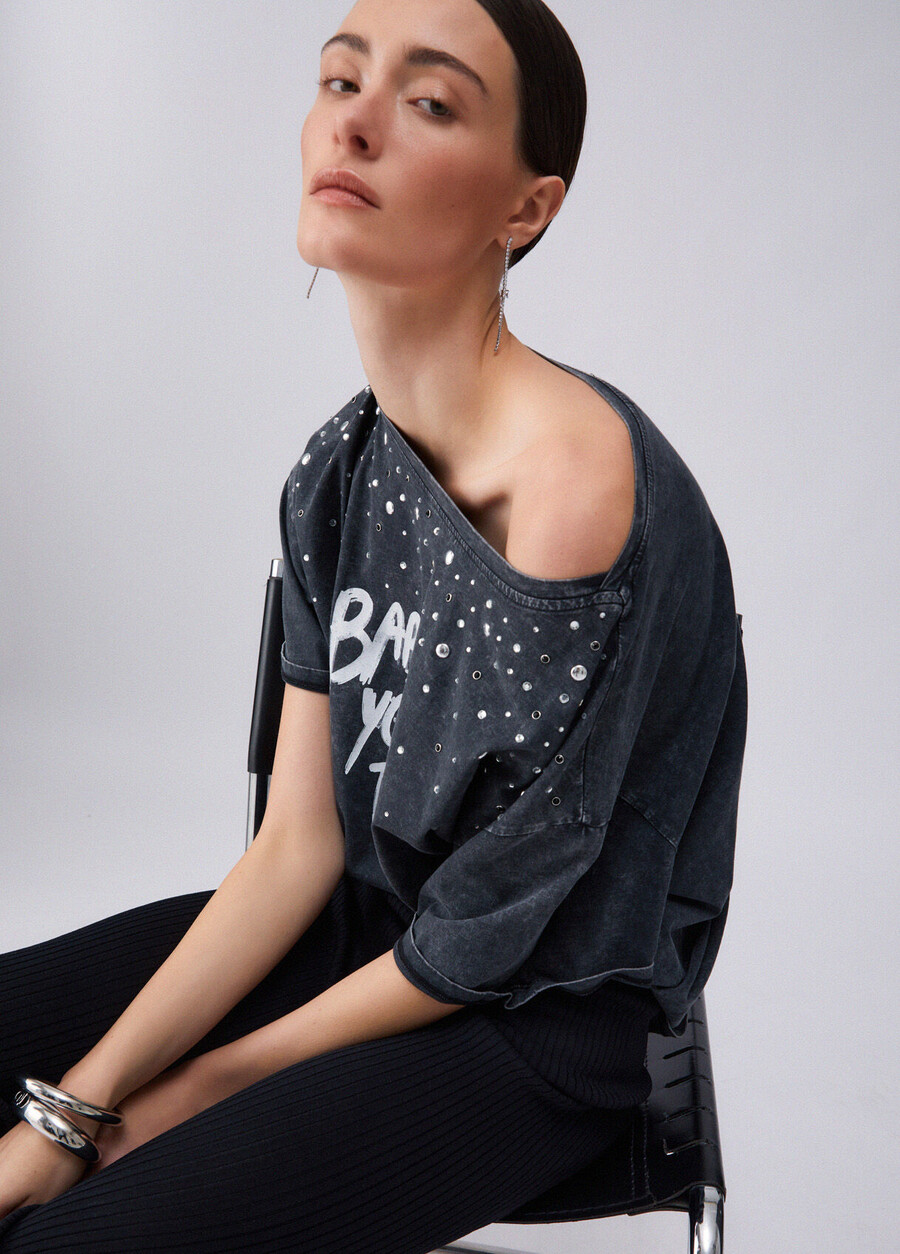 t-shirt with print and appliqués