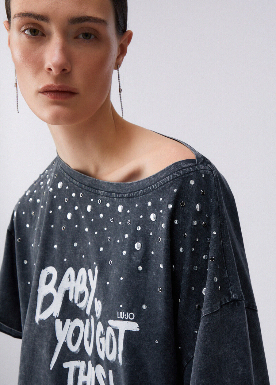 t-shirt with print and appliqués